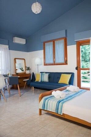 Superior-Studio (1st Floor, C) | Zimmersafe, laptopgeeigneter Arbeitsplatz, Verdunkelungsvorhänge