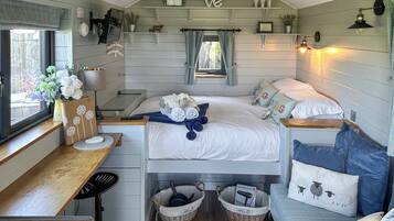 1 bedroom, bed sheets