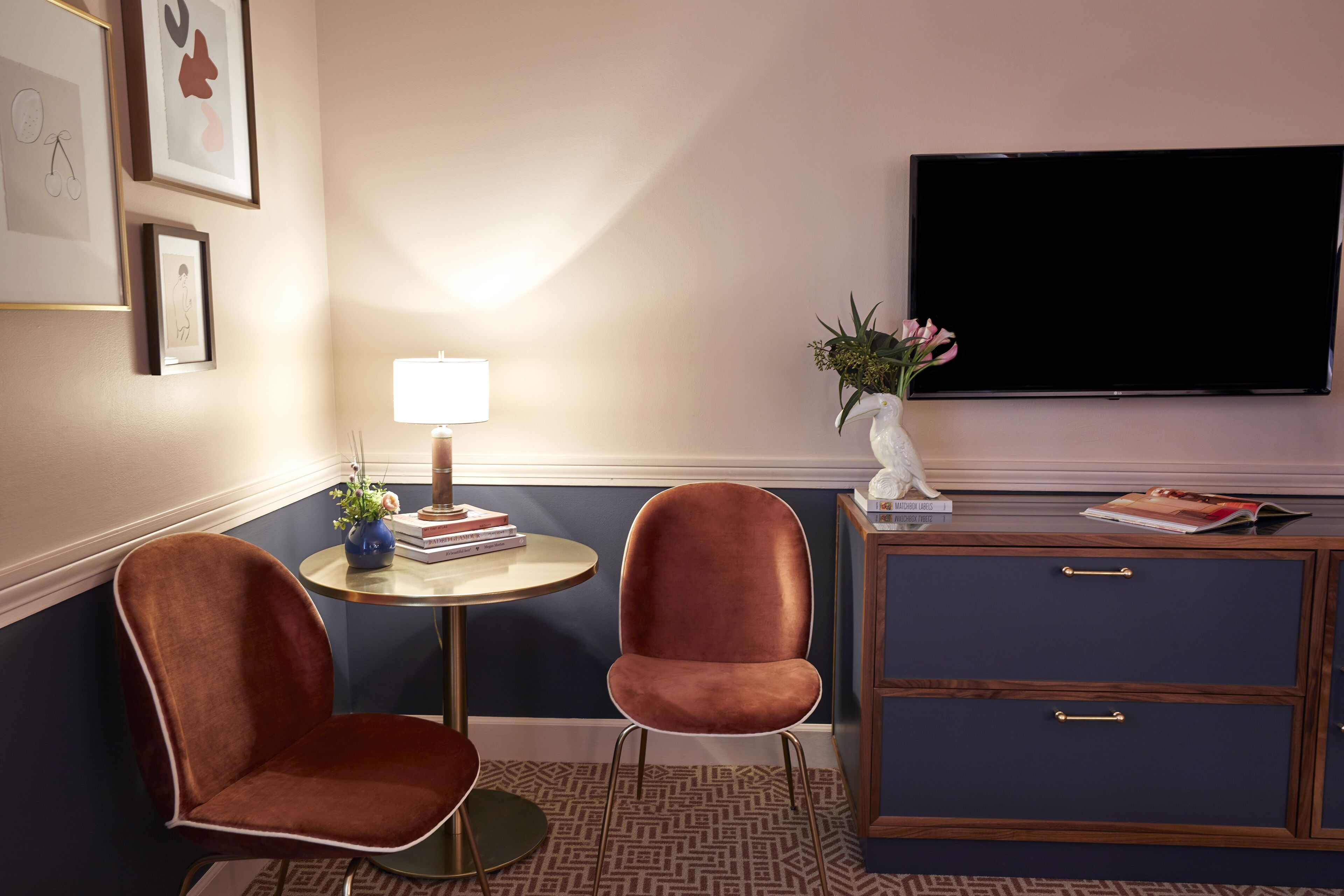 deluxe room | living area