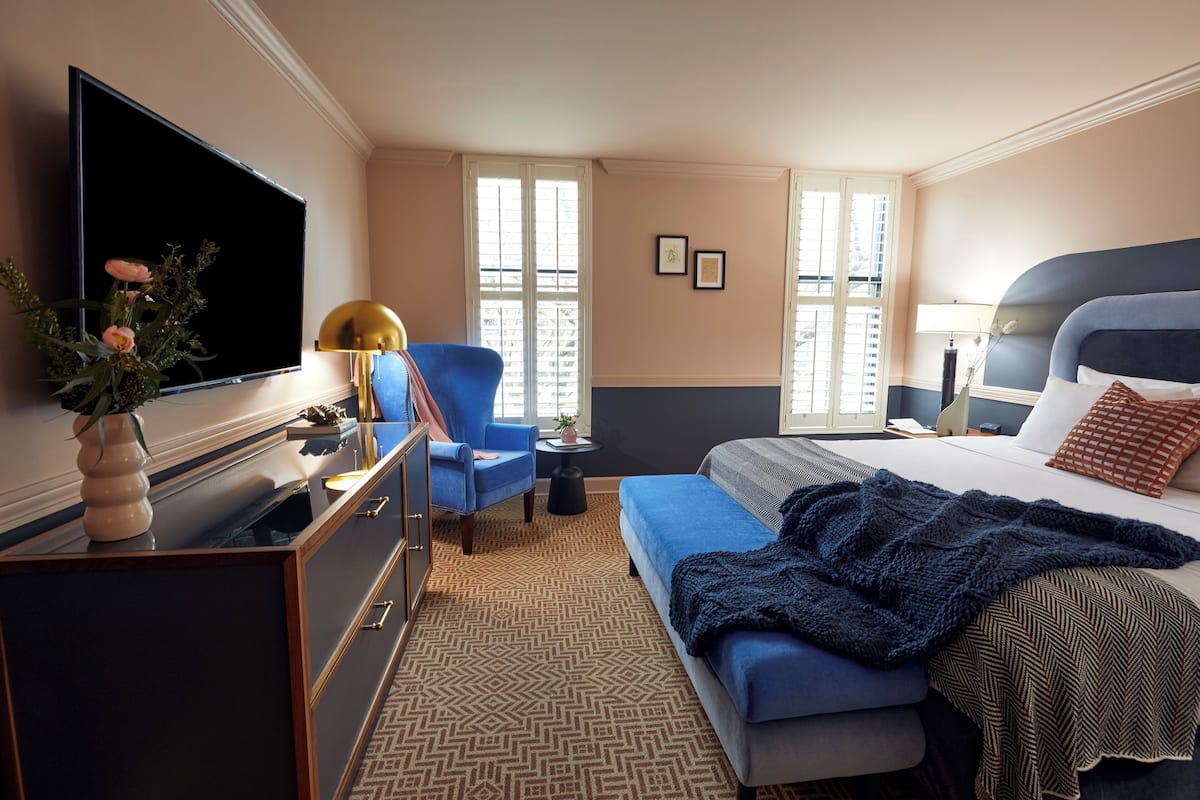 1 Schlafzimmer, hochwertige Bettwaren, Daunenbettdecken