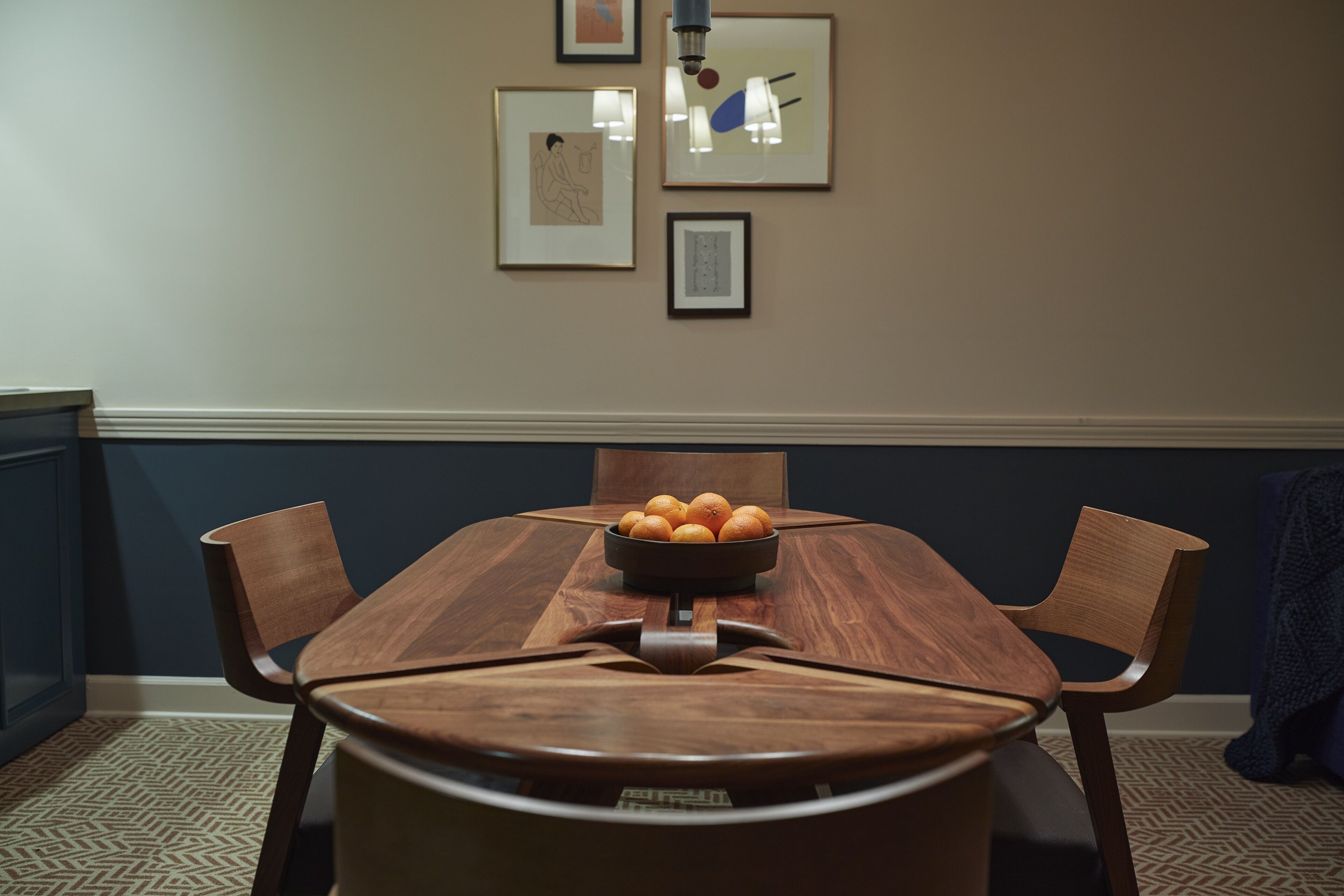 elite suite | living area