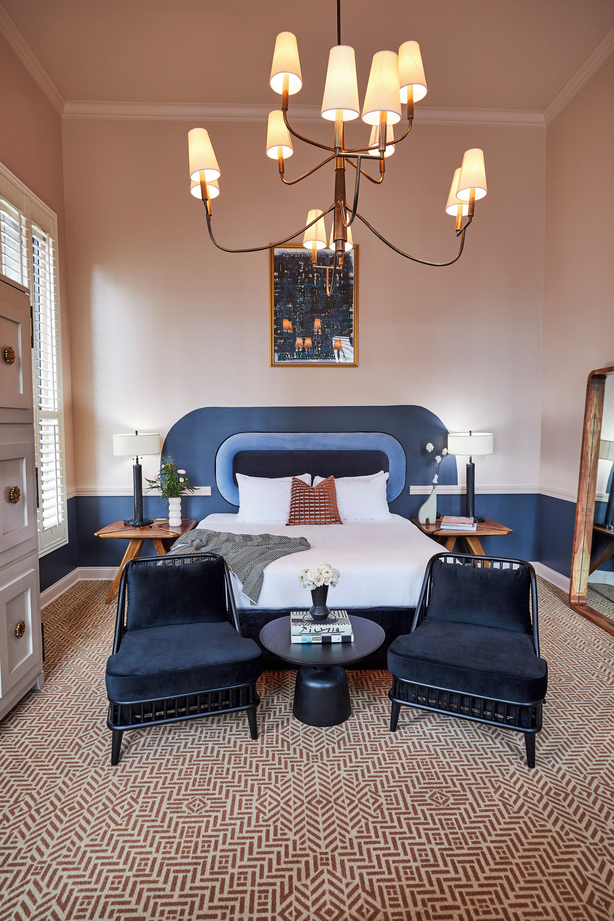 Economy Room, 1 Queen Bed | Premium bedding, down comforters, pillowtop beds, free minibar items