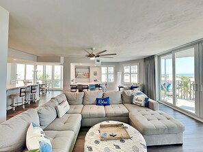 Condo (3 Bedrooms) | Property amenity