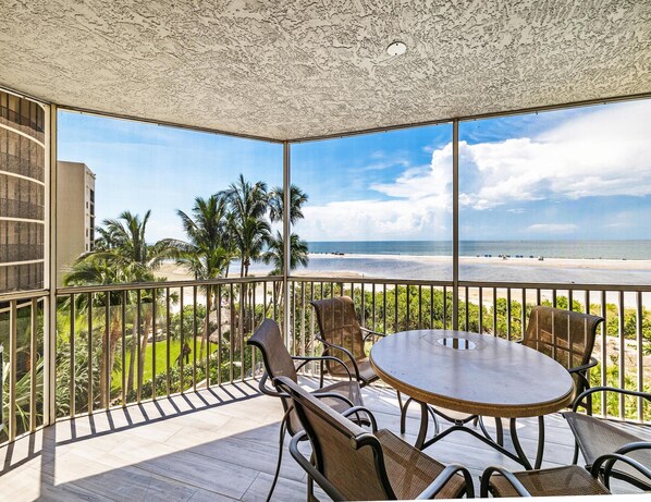 Condo (3 Bedrooms) | Front of property