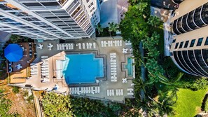 Condo (3 Bedrooms) | Property amenity