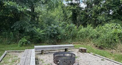 Pet Friendly Cabin near Hocking Hills with hot tub in Nelsonville Ohio