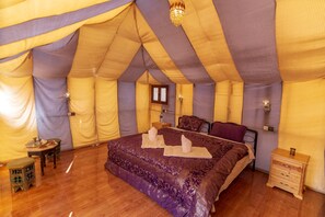 Deluxe tent, 1 kingsize bed, niet-roken | Gratis wifi, beddengoed