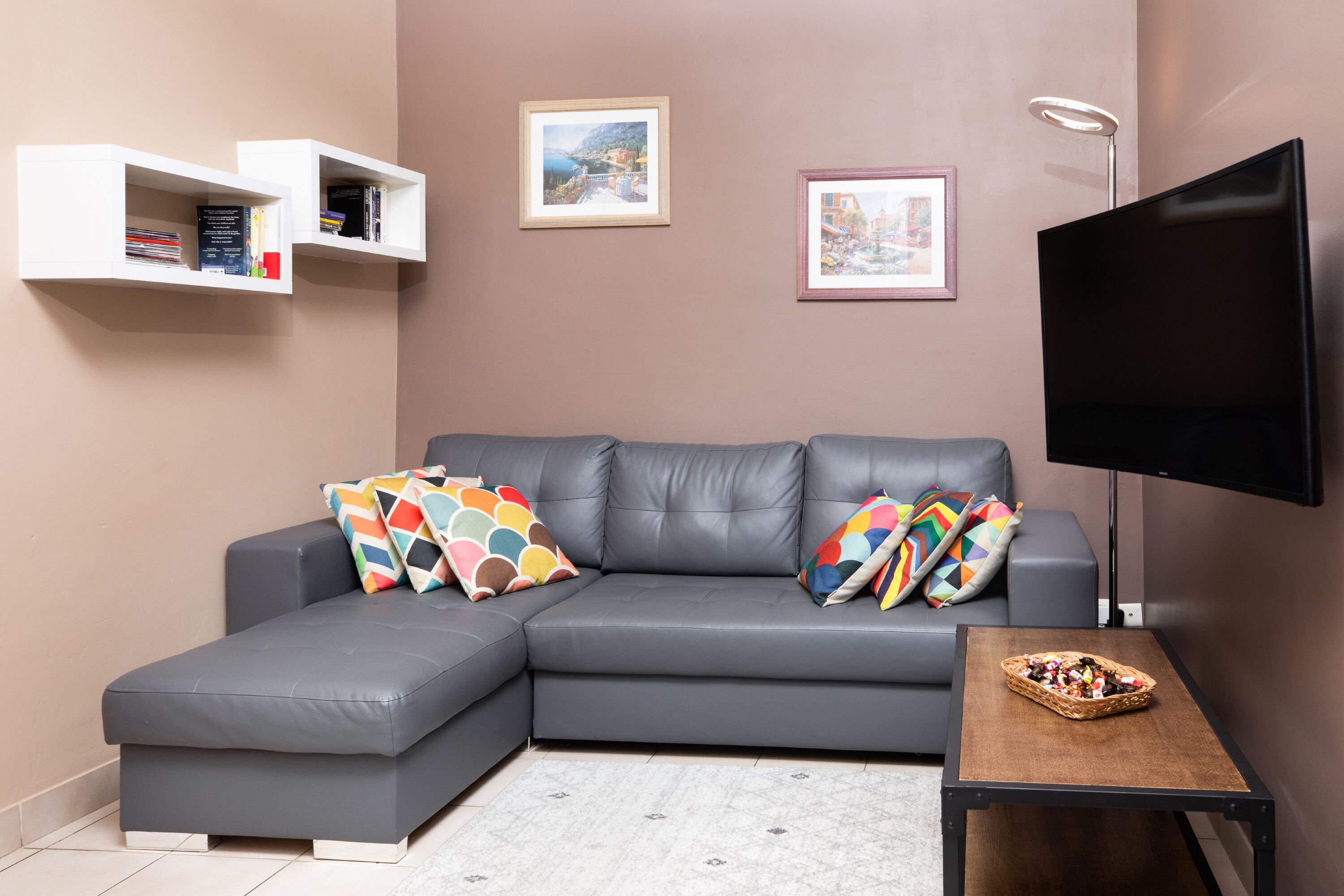 Smart TV, reproductor de DVD y oficina 