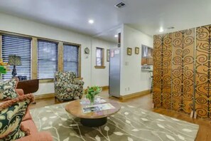 Apartment 12 | Living area - Evie's apartment (Oklahoma City)