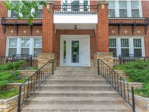 Exterior - Evie's apartment (Oklahoma City)