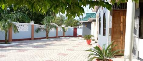 تفاصيل الفندق من الخارج