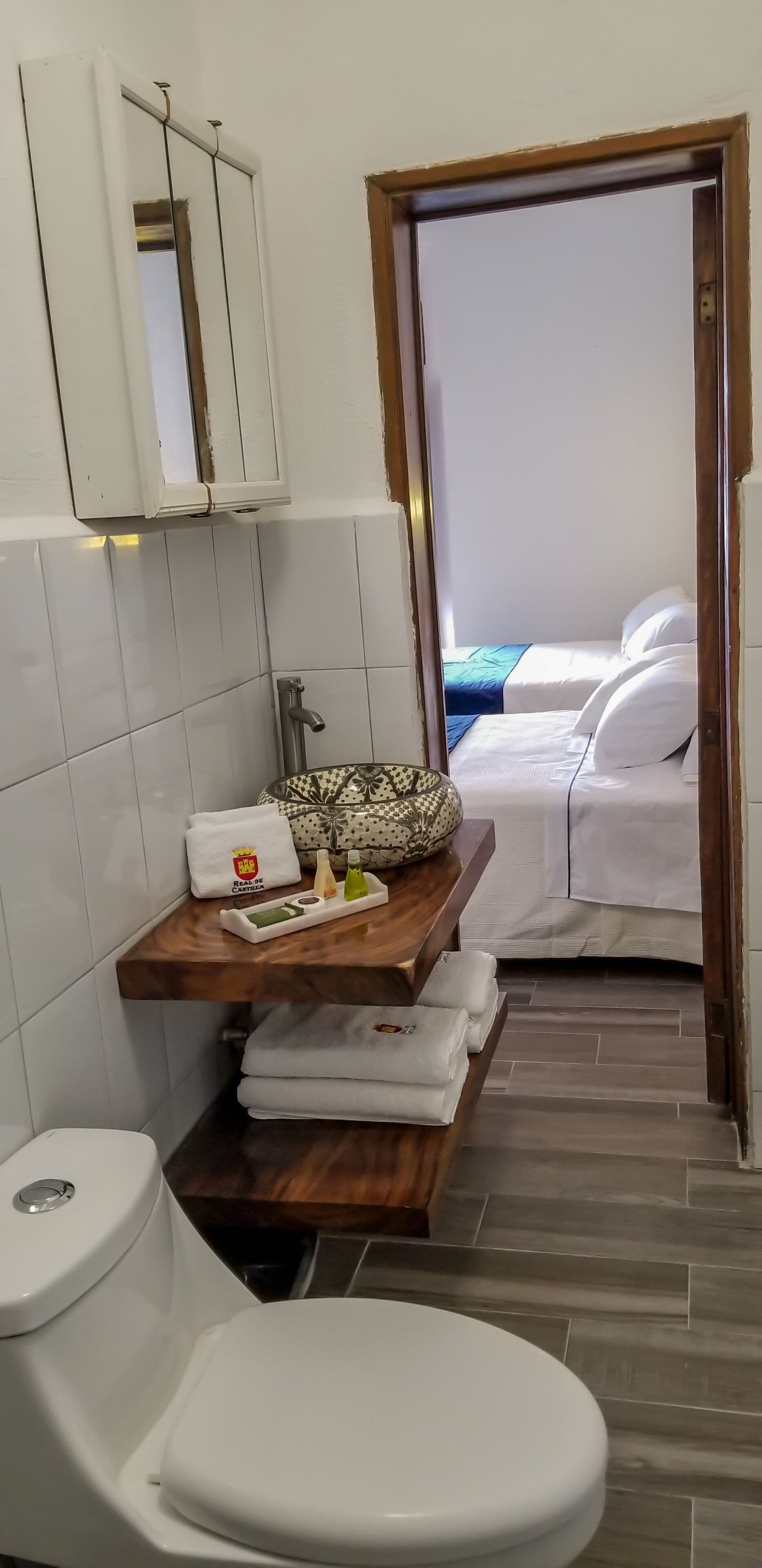 family studio suite | bathroom | shower, free toiletries, towels