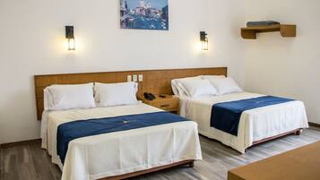 Habitación, 2 camas Queen size | Escritorio, wifi gratis y ropa de cama