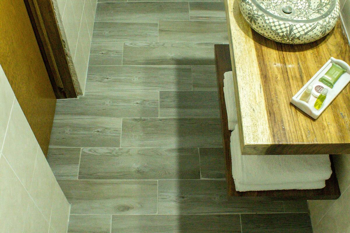 room, 2 double beds | desk, free wifi, bed sheets