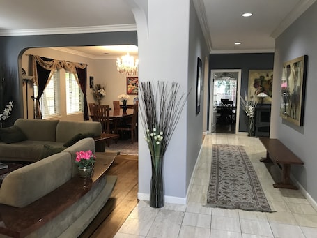 Interior. W. Menlo Luxurious executive mansion over 4000sqft