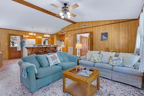 View from the front corner of the living room showing the kitchen and bedroom 2 entrance. - Charming 2 bedroom house in the heart of Downtown Wimberley! Walk to the Square! (Wimberley)