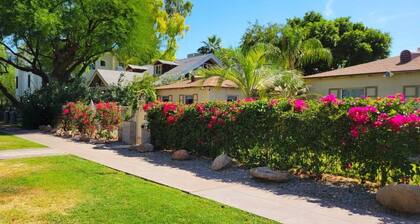 Ar`s Artsy Downtown Bungalow 5