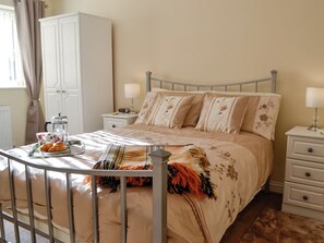 3 bedrooms, free WiFi, bed sheets, wheelchair access - 3 bedroom accommodation in Talgarth (Talgarth)