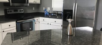 Lovely Guest House ~ Lakepoint ~ Lake Allatoona ~ Red Top Mountain