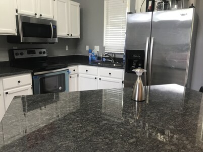 Lovely Guest House ~ Lakepoint ~ Lake Allatoona ~ Red Top Mountain