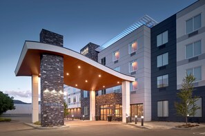 A modern hotel entrance with a stone facade, large windows, and a covered walkway. - Fairfield Inn & Suites by Marriott Penticton (Penticton)