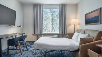 Suite, 1 Katil Raja (King) dengan Katil Sofa | Meja, ruang kerja komputer riba, kalis bunyi, seterika/papan seterika