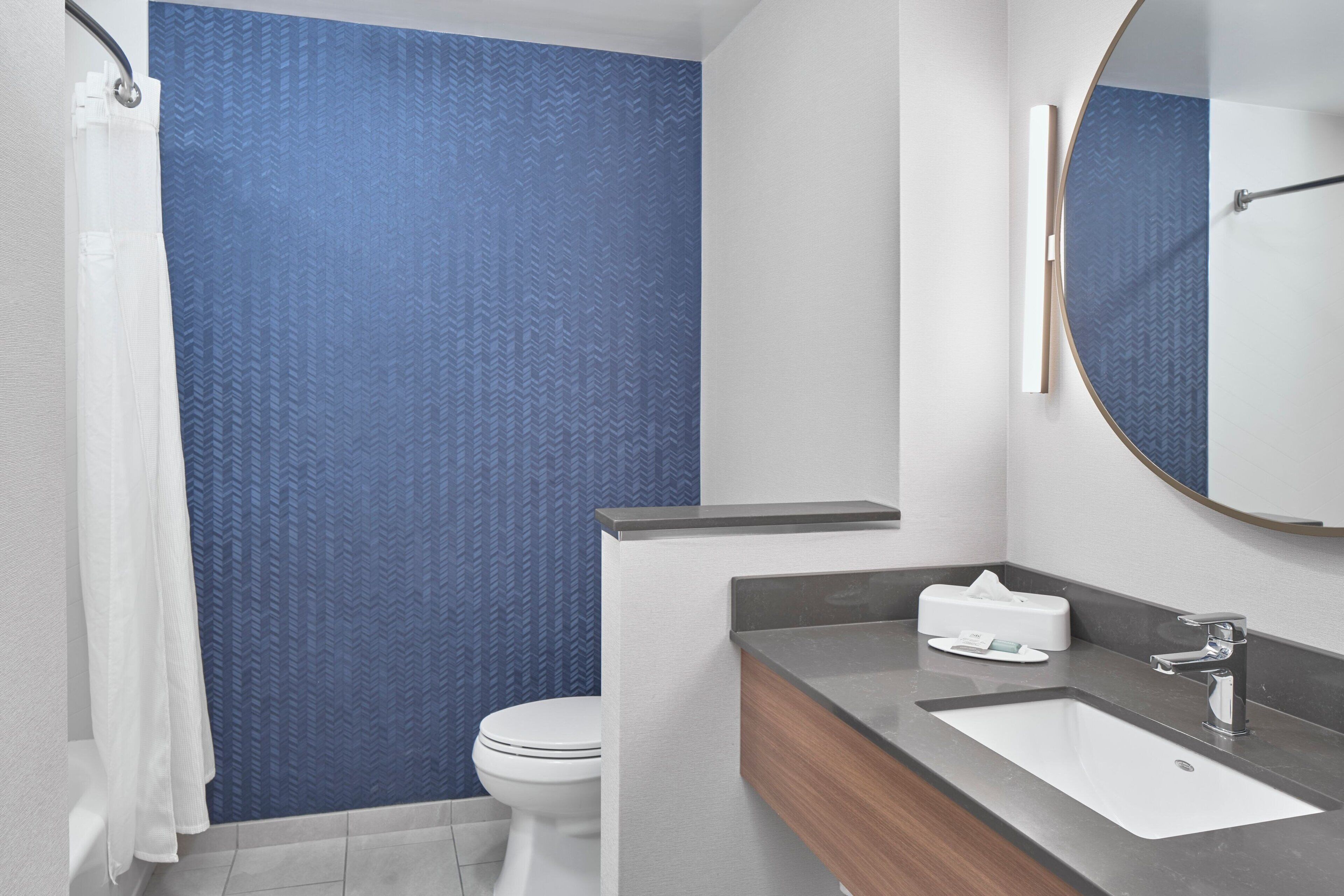 room, 2 queen beds, non smoking | bathroom | combined shower/bathtub, free toiletries, hair dryer