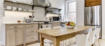 Historic Row House, 2 Blocks to Convention Center & Metro