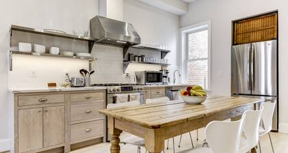 Historic Row House, 2 Blocks to Convention Center & Metro