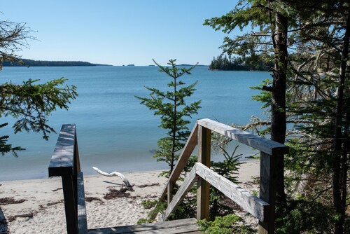 ♥  Seaside cottage on pristine sand beach!