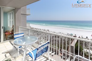 Outdoor dining - Island Princess 507 Amazing Views + Beach Service + Assigned Covered Parking! (Fort Walton Beach)