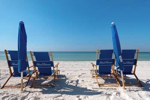 Island Princess #507 Amazing views + Beach Service + covered parking!