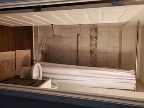 Bathroom - Masters Tournament Rental 15 mile from the Golf Course (Graniteville)