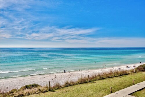 Sinä ansaitset tämän! Seacrestin ylellinen kaupunkitalo rannalla!