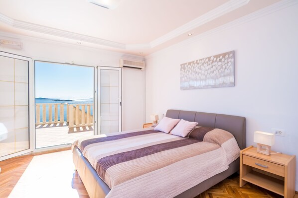 واي فاي مجانًا وملاءات أسرّة