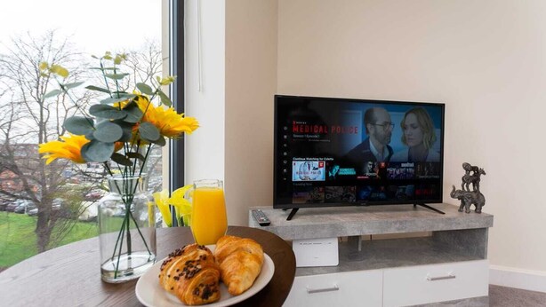 Apartment, 2 Bedrooms | Room amenity - DreamInn Modern Apartment Free Parking (York)