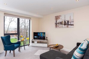 Apartment, 2 Bedrooms | Living area | Smart TV - DreamInn Modern Apartment Free Parking (York)