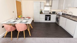 Apartment, 2 Bedrooms | Private kitchen - DreamInn Modern Apartment Free Parking (York)