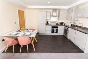 Private kitchen - DreamInn Modern Apartment Free Parking (York)
