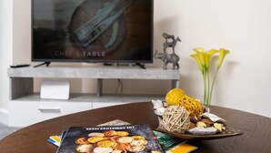 Apartment, 2 Bedrooms | Television - DreamInn Modern Apartment Free Parking (York)
