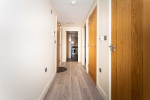 Hallway - DreamInn Modern Apartment Free Parking (York)