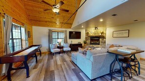 TV, fireplace, DVD player - River Front Luxury 3 Bedroom ON Glover River UPDATED (Battiest)