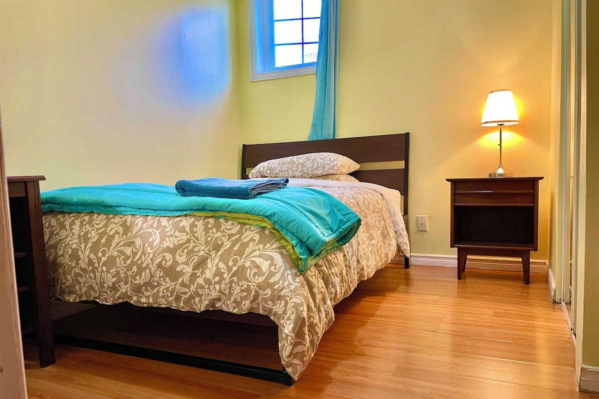 Habitación económica | Sábanas de algodón egipcio, ropa de cama de alta calidad y edredón