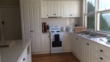 Room | Private kitchen | Full-size fridge, microwave, oven, stovetop