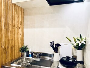 Apartment, 2 Bedrooms | Private kitchenette | Fridge, microwave, stovetop, electric kettle - Hanazonominami Apartment 102 (Osaka)