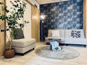 아파트, 침실 2개 | 거실 공간 | 평면 TV