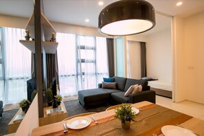 Een 40-inch smart-tv met satellietzenders en televisie