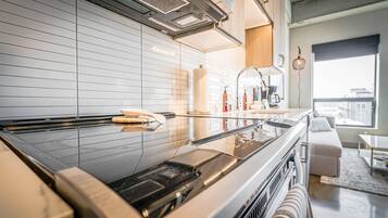 Fridge, microwave, oven, stovetop