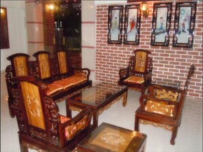 المنشأة من الداخل