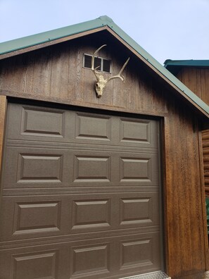 Exterior detail - Hunting ~n~ Hooks Getaway (Salmon)